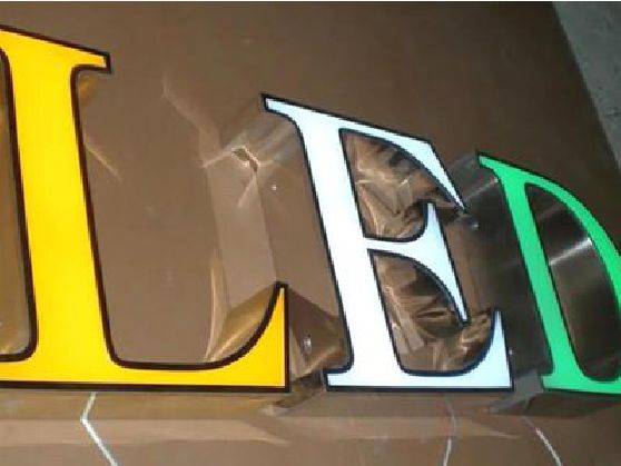 峨边彝族自治县介绍LED招牌的基础知识。